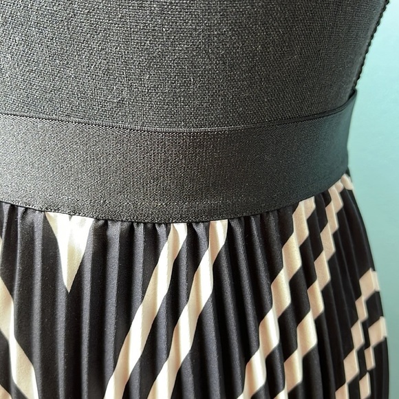 H&M midi skirt🆕🖤 - Picture 5 of 7